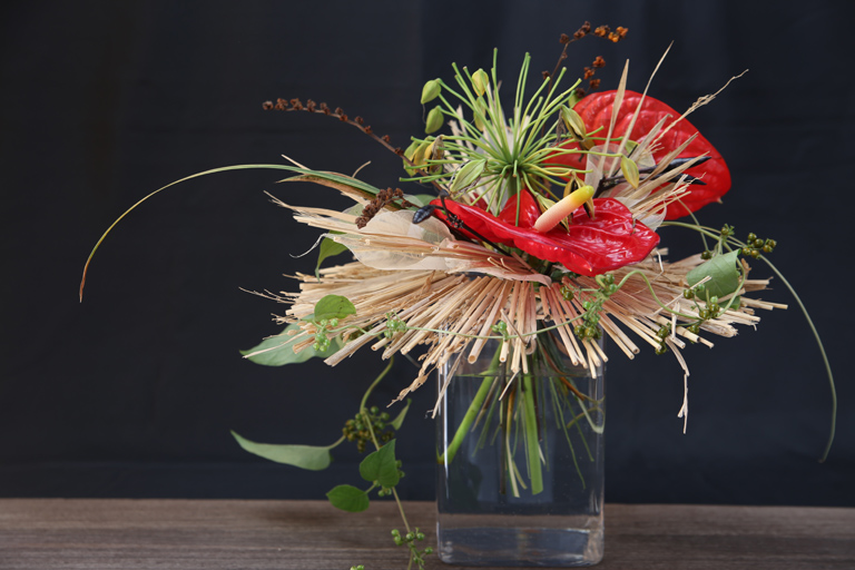 藁のブーケ　フレッシュとドライの花材を使う