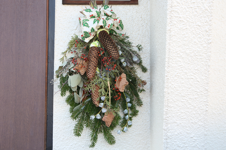 クリスマス　ドアスワッグ