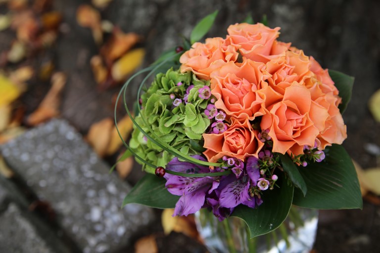 トライカラーのラウンドブーケ