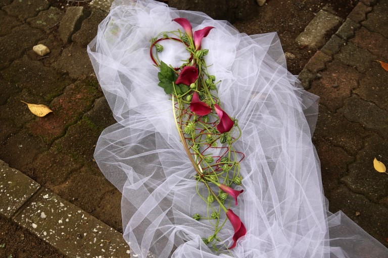 カラーのウェディングブーケ