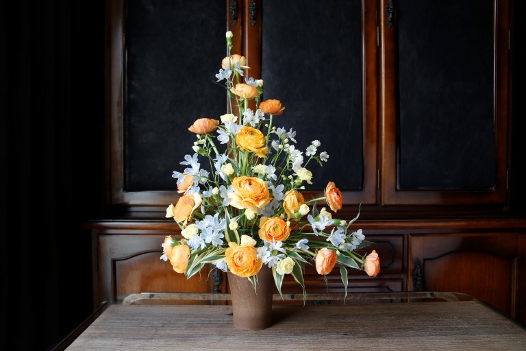 左右非対称のトライアンギュラーアレンジメント