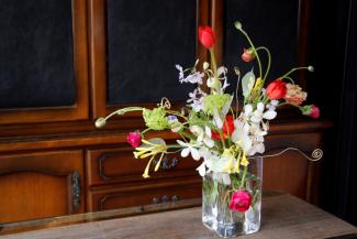 ブーケ・遊び心　色もお花もプレイフル！