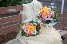 姉妹に送る洗礼式のお祝いの花束
